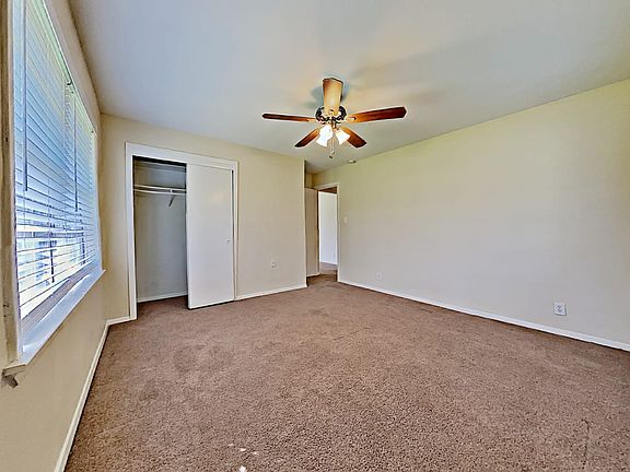 5th image of 526 Baywood St