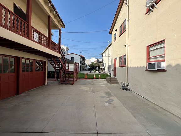 2nd image of 1861 Kelton Ave