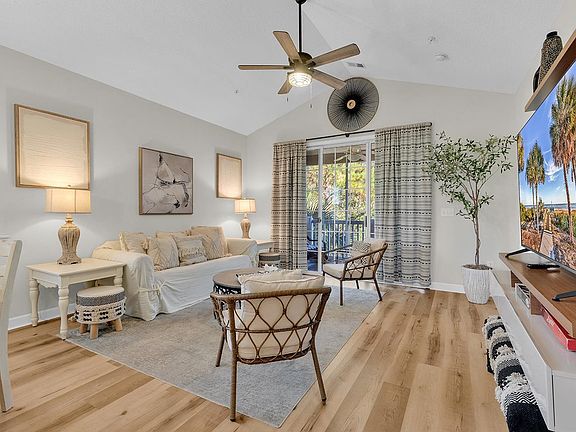 5th image of 6015 Catalina Dr. #131