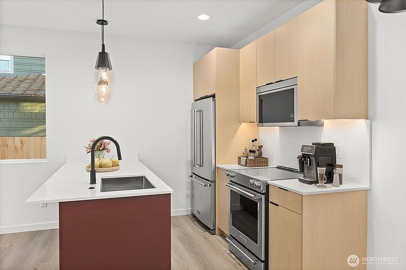 3rd image of 10744 Interlake Avenue N