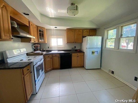 5th image of 44 Onterio St