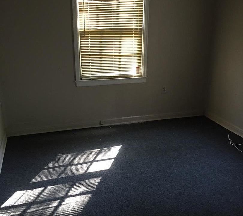 2nd image of 4012 Belmont St