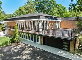 24 Londonderry Ln, Lincolnshire, IL