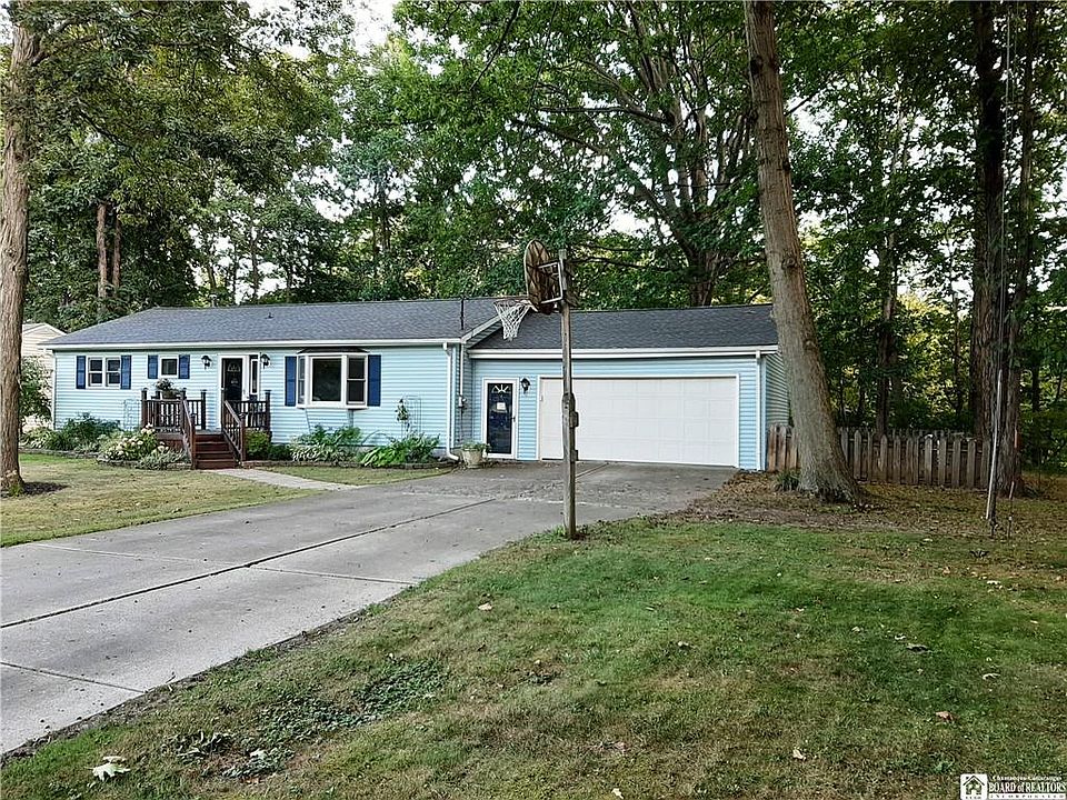 1st image of 22 Crandall Ave