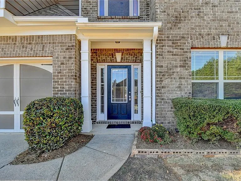 522 Suwanee Oaks Dr — Photo 3