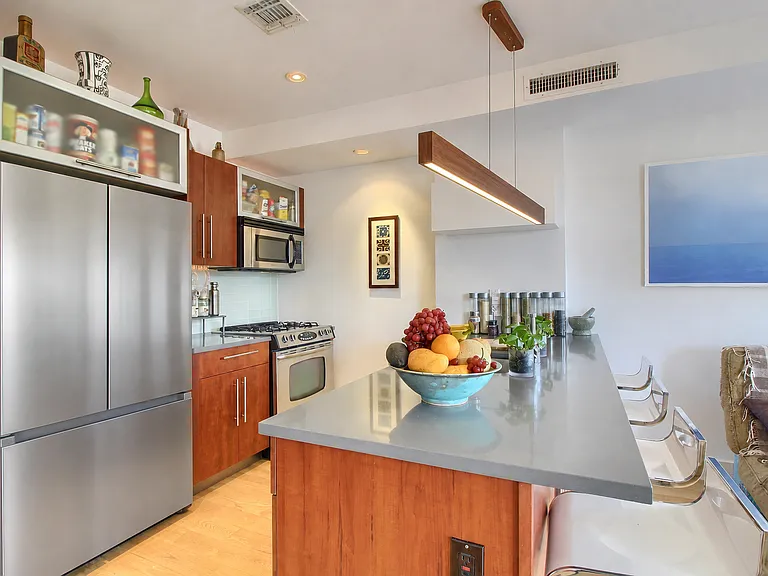 225 Maujer St #PHB — Photo 5