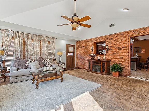 3rd image of 4761 Sherwood Dr