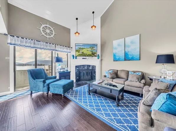 70 Clubhouse Tower Cir #606, Moneta, VA 24121