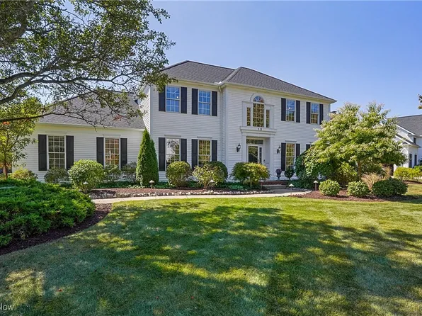12 Tanager Dr, Hudson, OH 44236