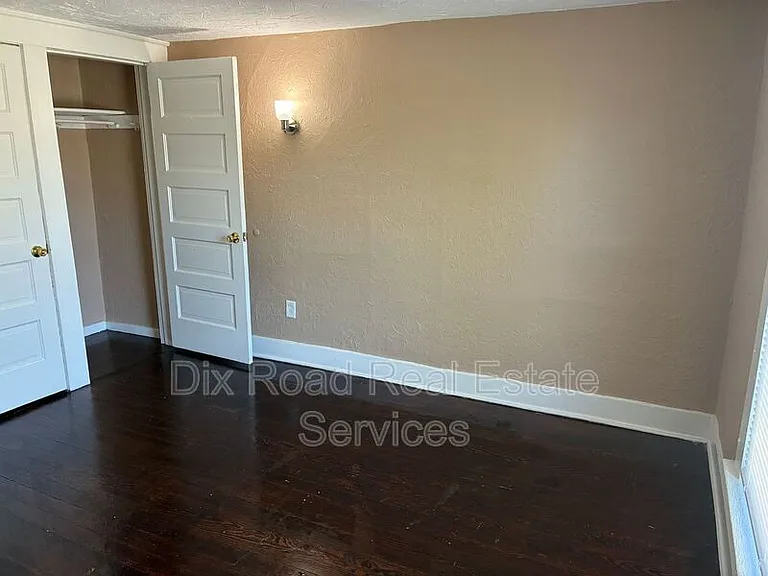 2240 Lakeview Ave — Photo 8