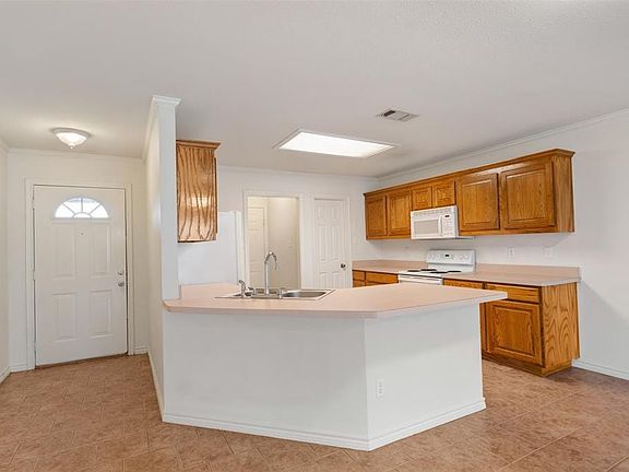 5th image of 408B W Andrew Dr