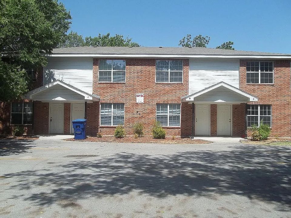 4 plex - 2 Br 1.5 Ba are the inside units