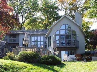 3974 Highgate Rd, Norton Shores, MI 49441