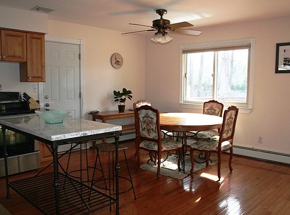 4th image of 984 Cheril Dr