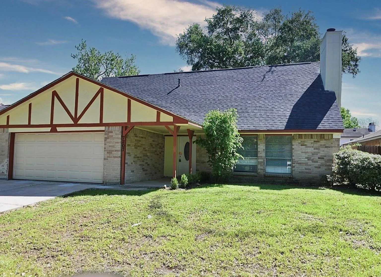 4 bed, 2.5 bath, 2618 sqft, $2,095 — Photo 1