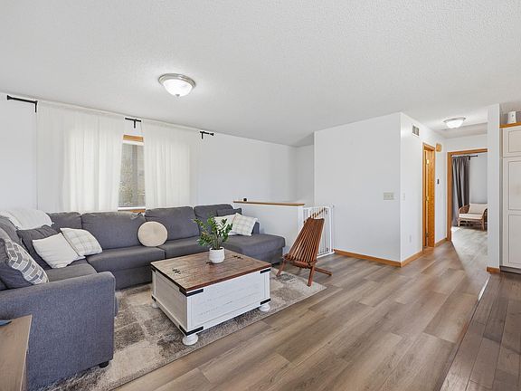 3rd image of 321 Jasmine Ln