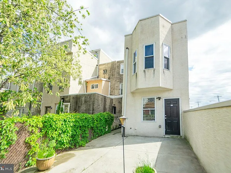 2147 Ellsworth St — Photo 22