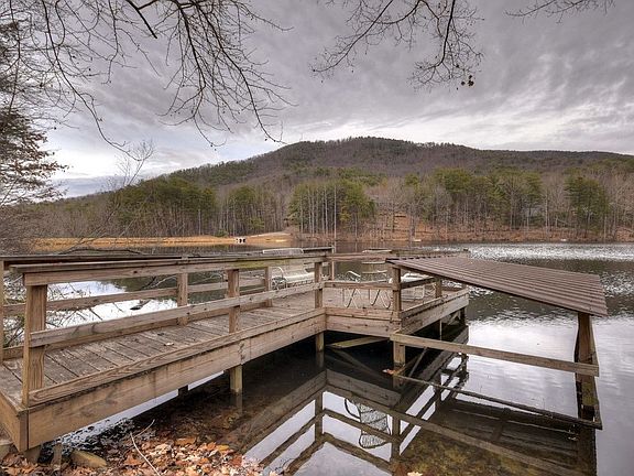 5th image of 286 S Lake Dr