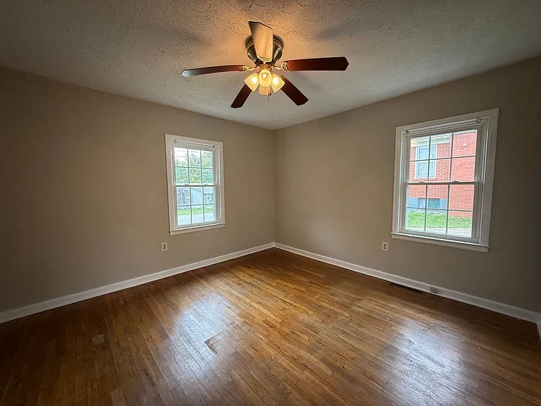 112 Bellevue Dr — Photo 7