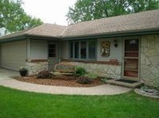3025 W Valanna Ct, Glendale, WI 53209
