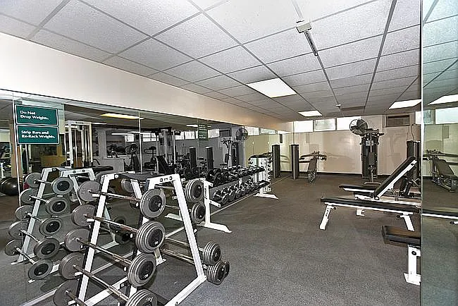2211 Stockton St — Photo 4