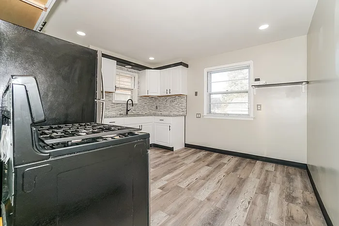 5158 Arch St — Photo 4