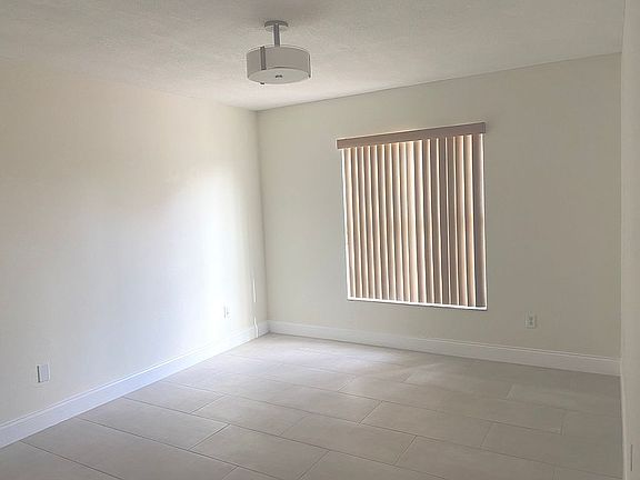 4th image of 363 Buttonwood Dr