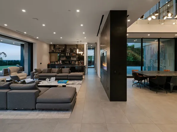 1140 Summit Dr, Beverly Hills, CA 90210