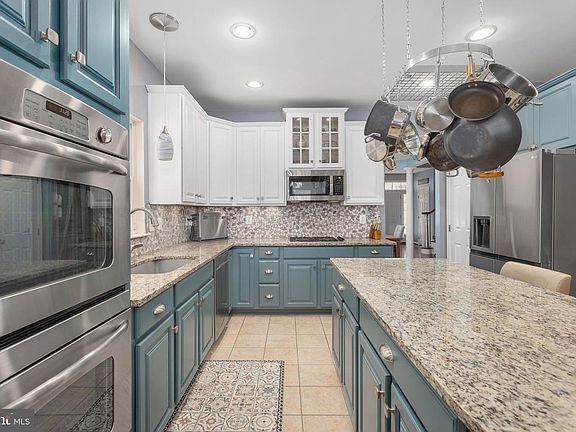 3rd image of 1006 Wright Ct