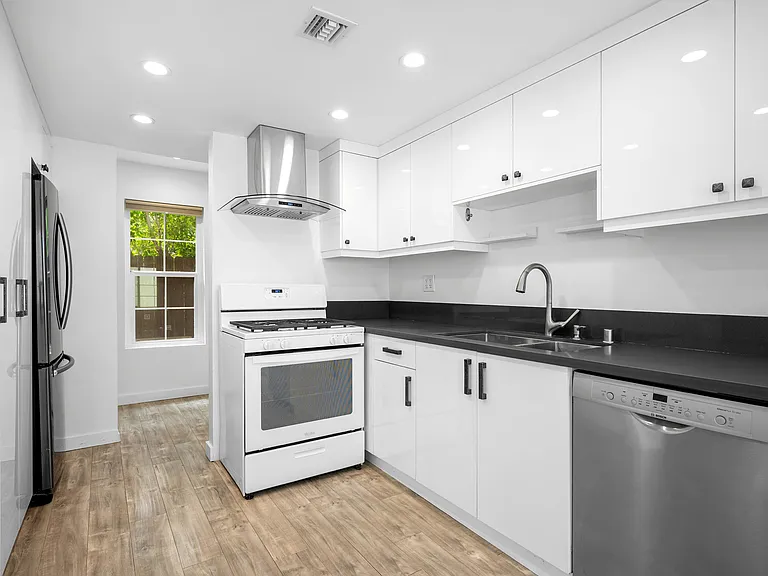 2359 Mira Vista Ave #F — Photo 10