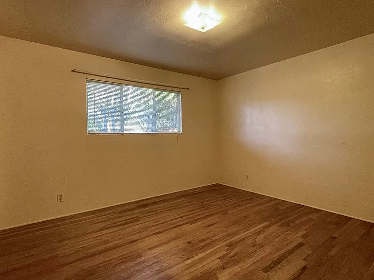 276 Daly Ave — Photo 16