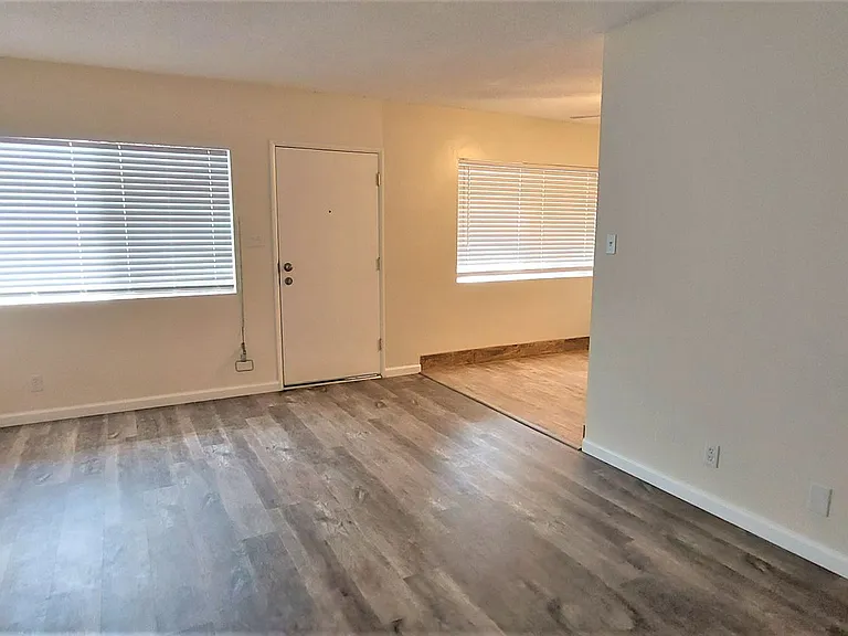 12704 Cedar Ave — Photo 20