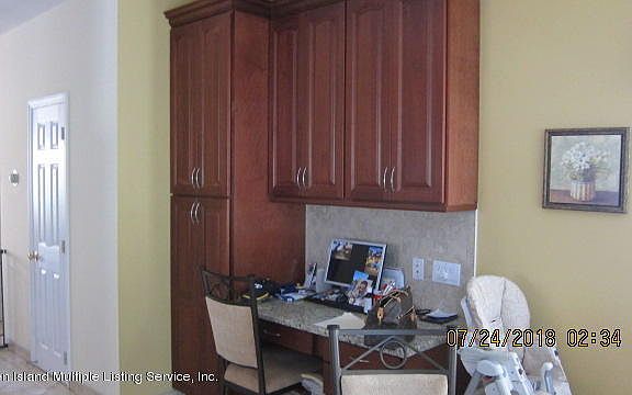 5th image of 579 Yetman Ave