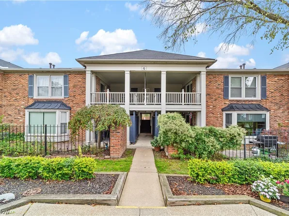 2147 Glouchester Dr, Lyndhurst, OH 44124