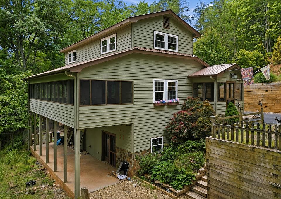 1st image of 946 Laurel Cir