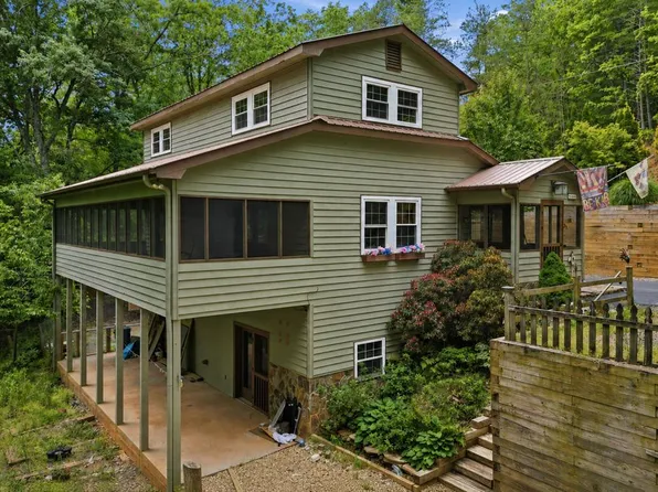 946 Laurel Cir, Blue Ridge, GA 30513