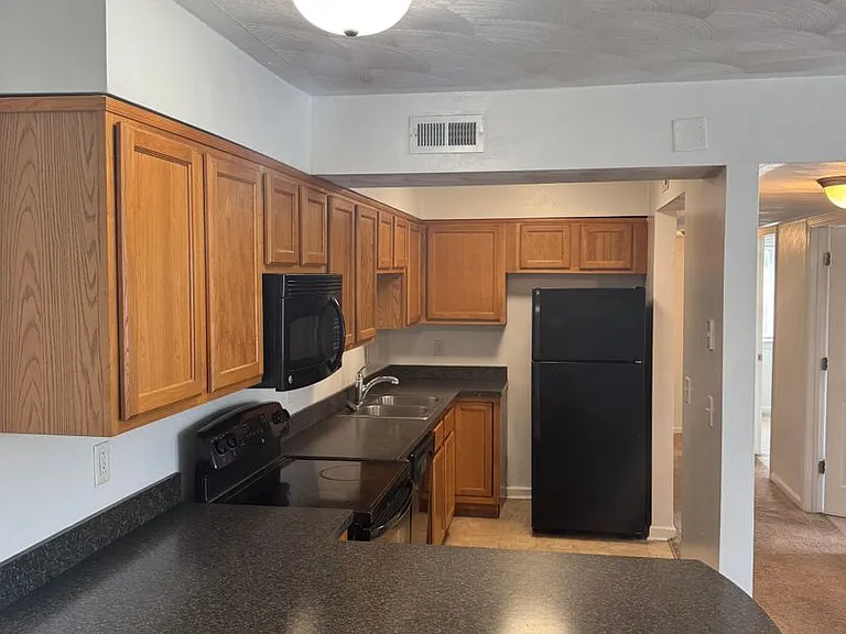 1700-1790 Liberty Ln — Photo 33