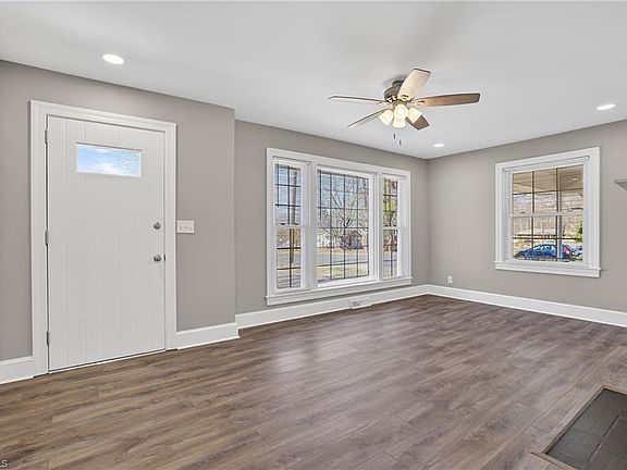 3rd image of 401 Ridgecrest Rd