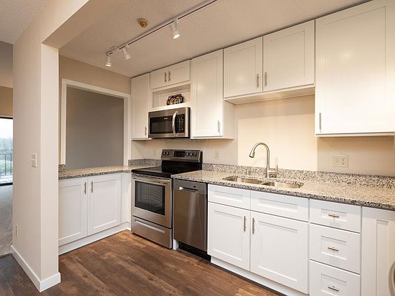 3rd image of 4120 Parklawn Ave APT 324