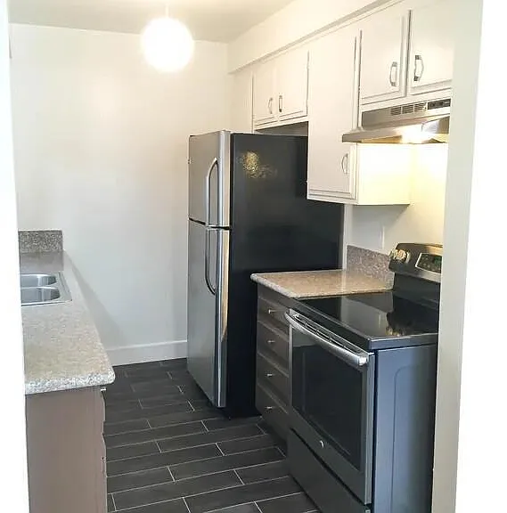 4423 Ambrose Ave #2 — Photo 4