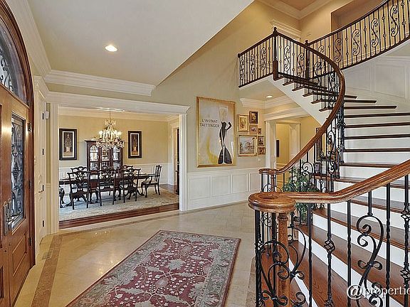 Foyer/Dining Room