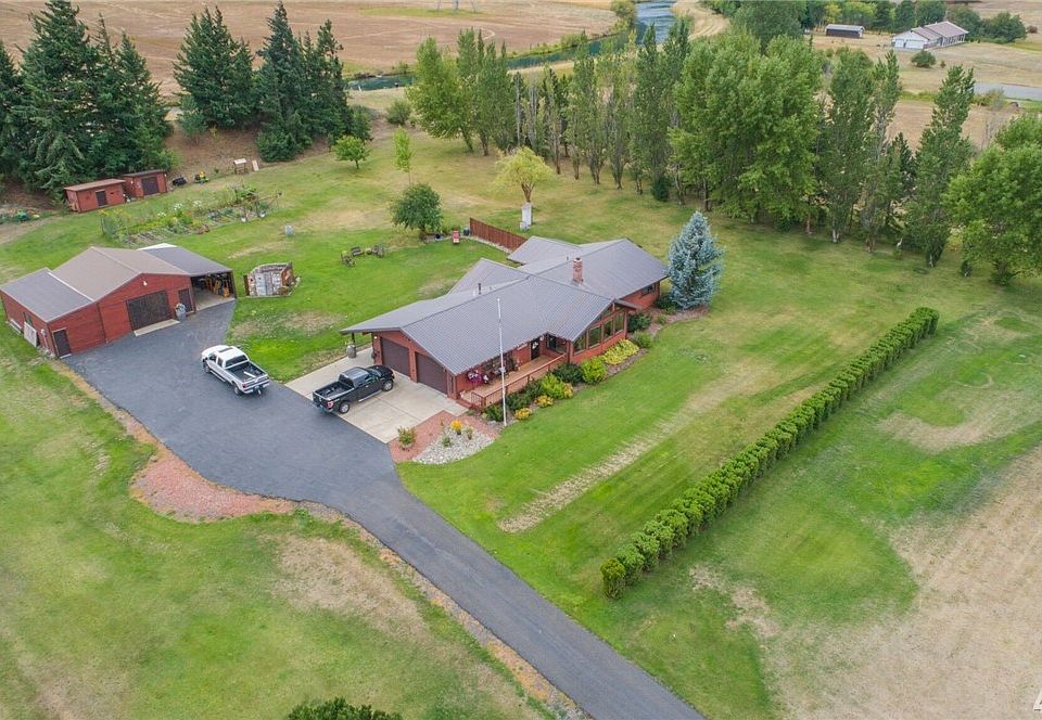 3+ acres with irrigation rights, 10zone sprinkler, 3ac invisible dog fence, large fenced garden, heated/insulated shop, outbuildings