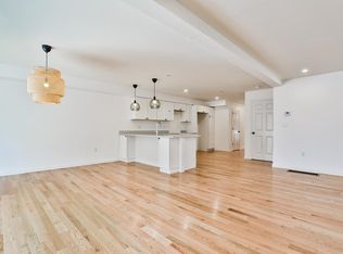 35 Forestedge Way, Manchester, NH 03102