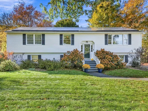 20 Essex St, Wenham, MA 01984