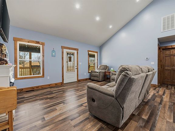 2nd image of 1775 Dimple Rd