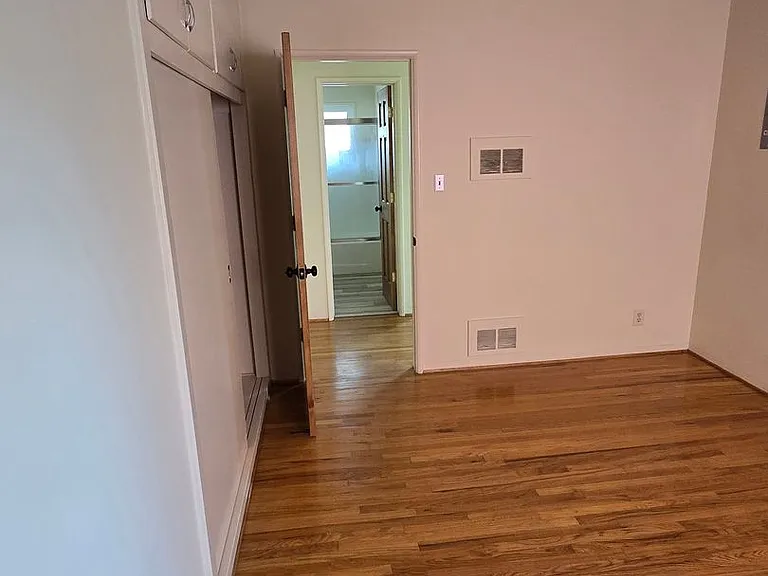 500-502 E Cypress Ave — Photo 16