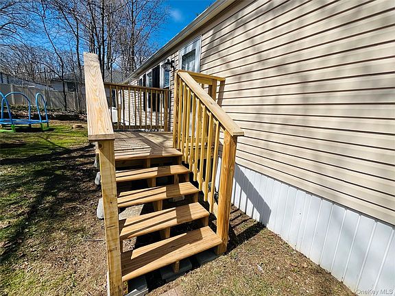 4th image of 723 Beekman Road #42