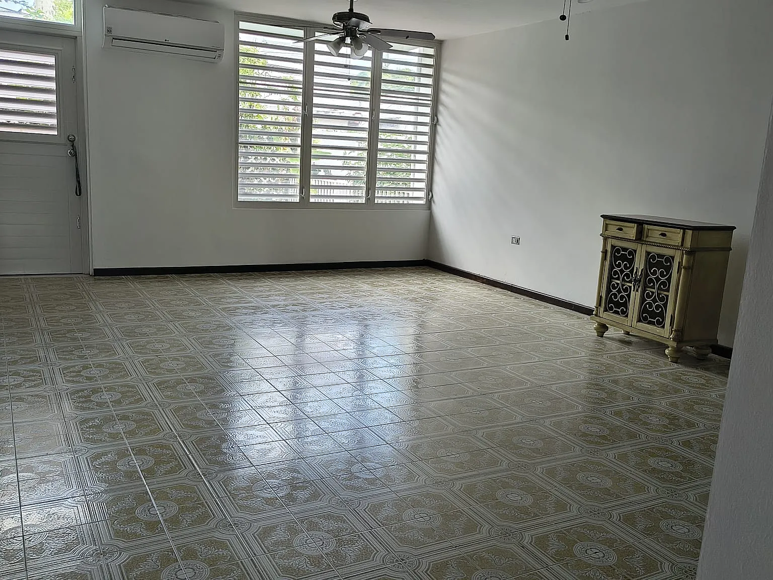 3 bed, 2.5 bath, 1860 sqft, $2,200 — Photo 4