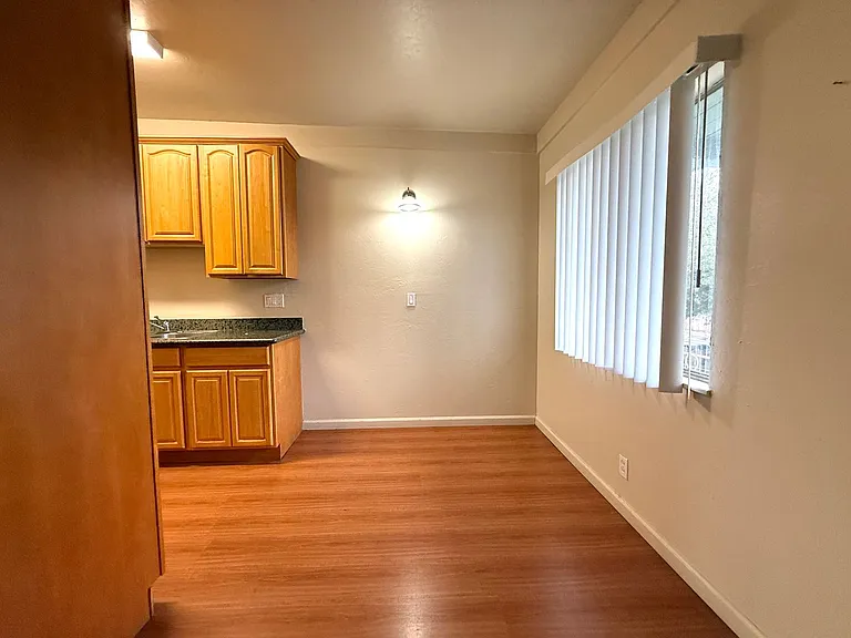 1047 Rich Ave — Photo 4