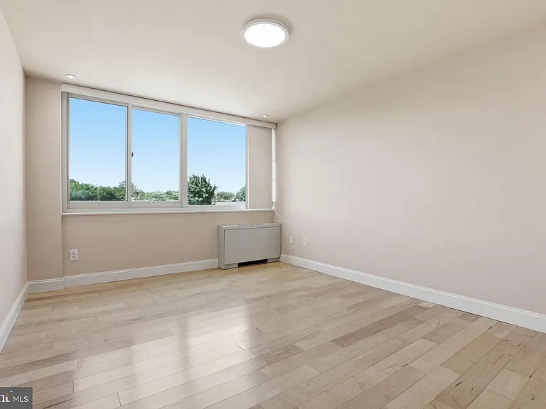 4520 King St #804 — Photo 16